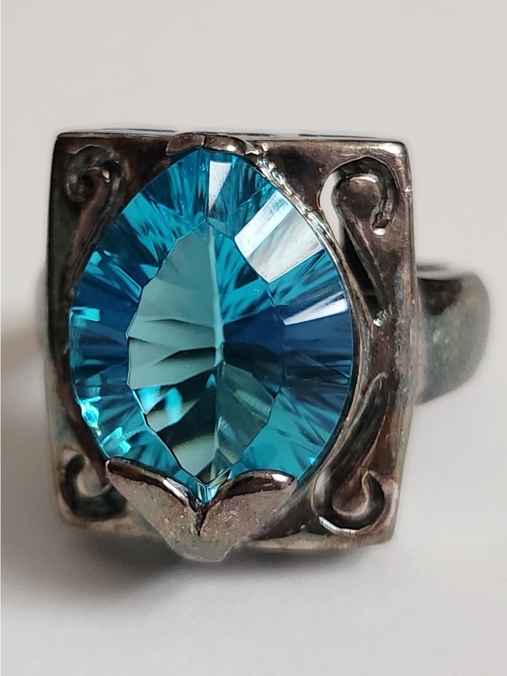 925 Sterling Silver Huge Vivid Blue Marquise Statement or Cocktail Ring Size 8